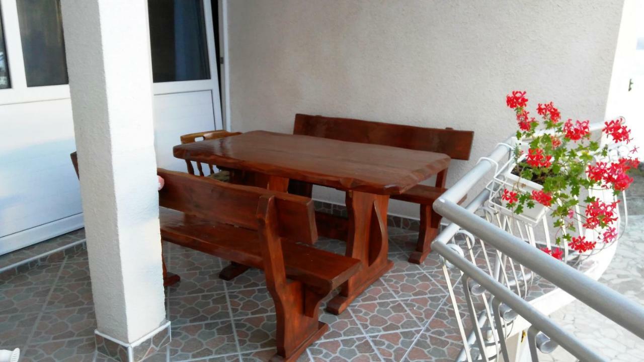 Apartment Jelas Zivogosce Exterior photo